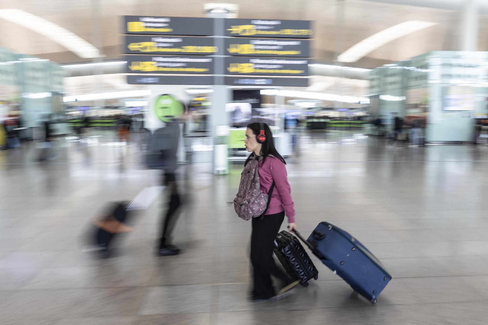Medidas maletas  ¿Cuenta el bolso como equipaje de mano? Esta es la nueva  normativa que llega a España