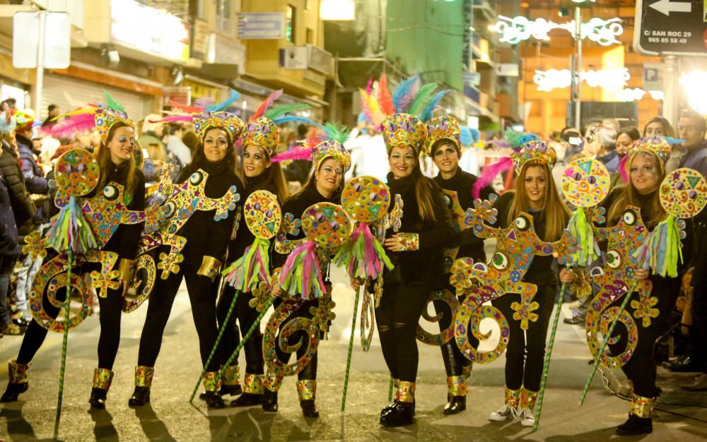 El Carnaval llena Benidorm de disfraces