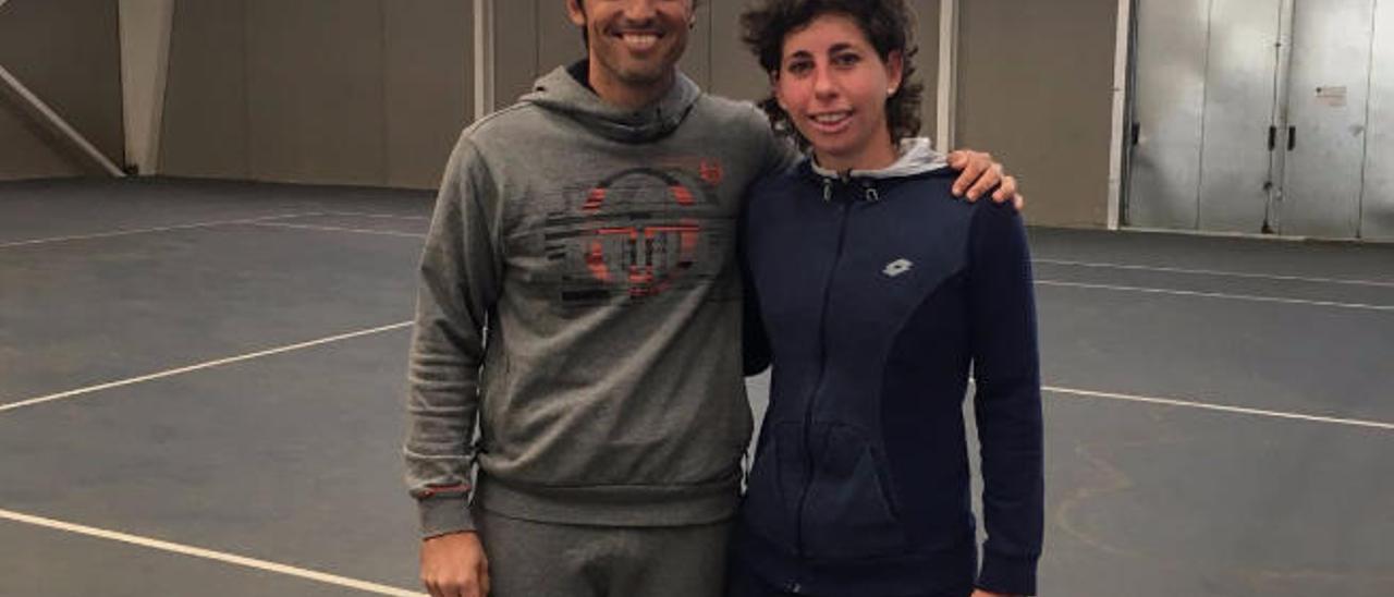 Óscar Serrano, junto con Carla Suárez antes de uno de sus entrenamientos.