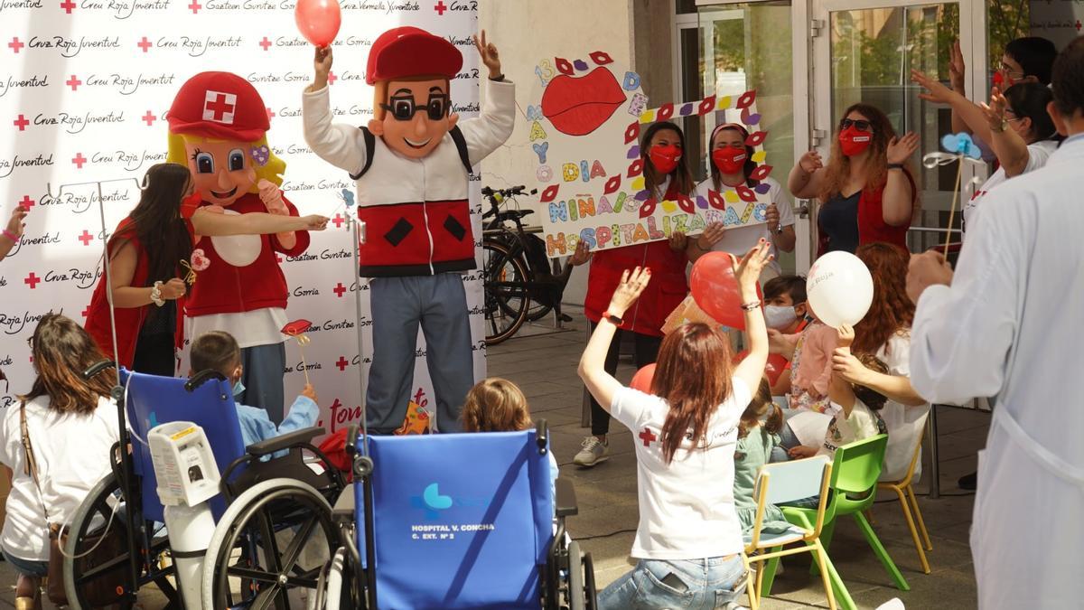 Profesionales, los pequeños pacientes y voluntarios, protagonistas del Día del Niño Hospitalizado