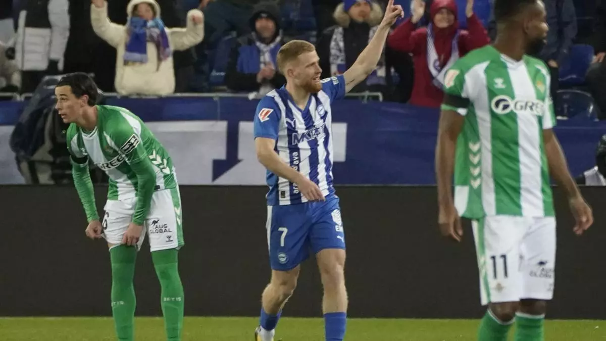 Un Betis dormido y sin delantero cae ante el Alavés en Mendizorroza y firma su peor partido del curso