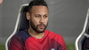 Neymar, en el banquillo del PSG.