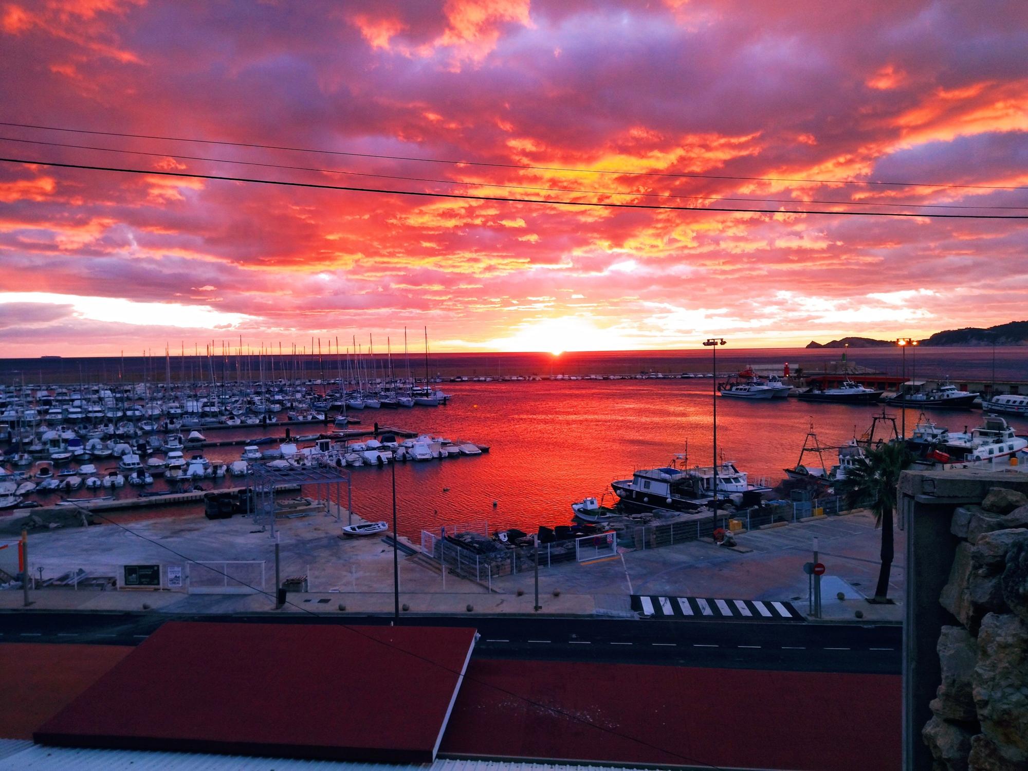 Amanecer desde la Caleta del Port