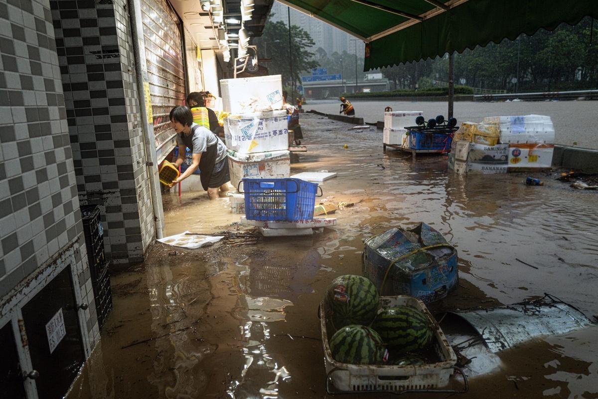 Hong Kong, gravemente inundado por el mayor temporal en 140 años