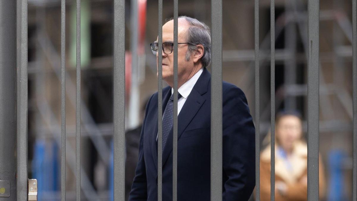 El Defensor del Pueblo, Ángel Gabilondo, llega al Congreso este martes.