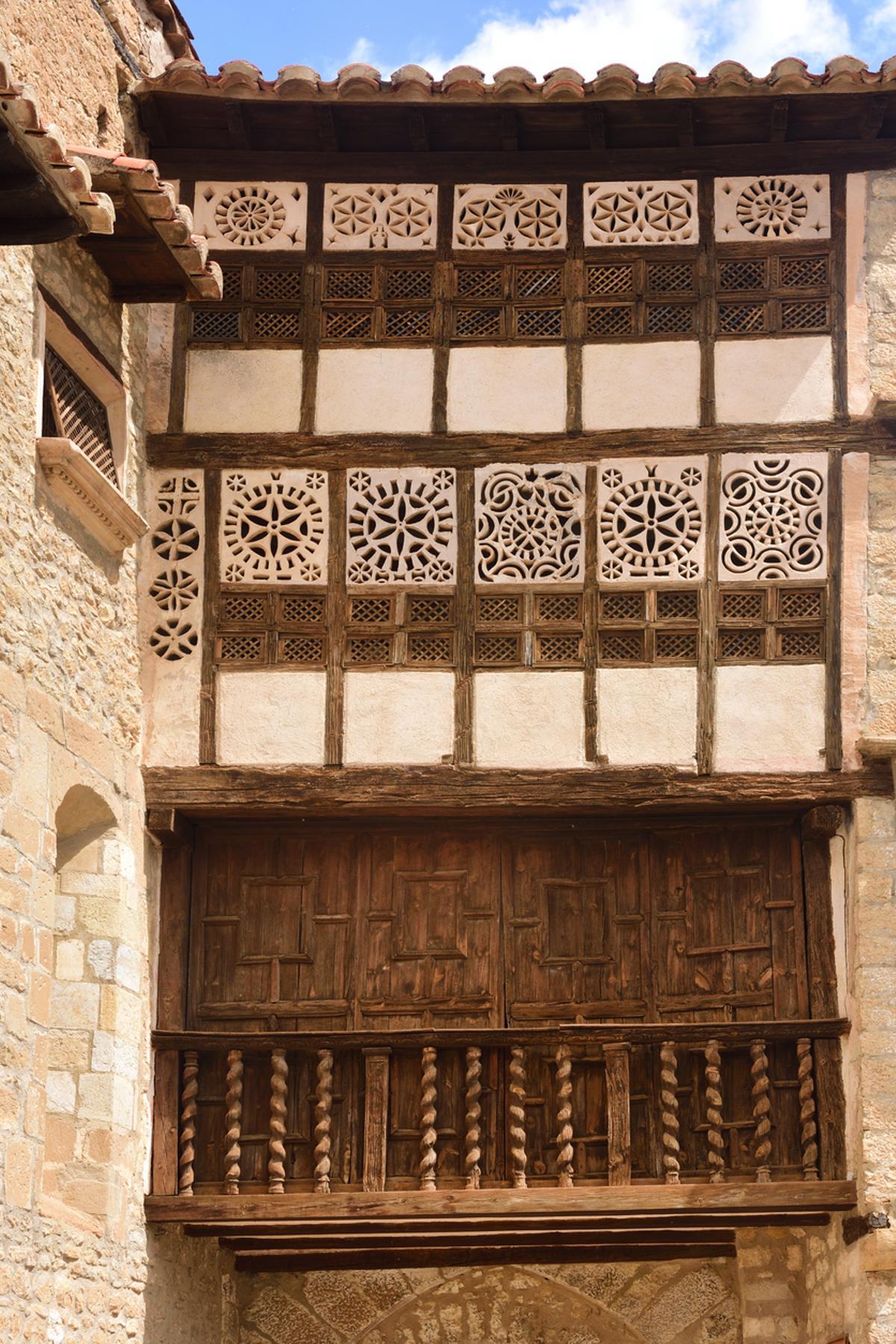 De recintos amurallados y conjuntos monumentales.