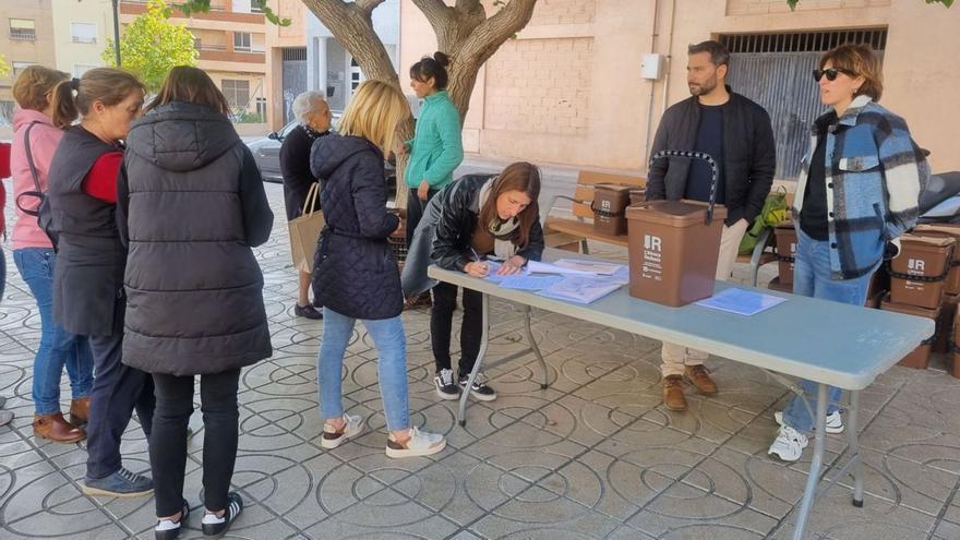 L’Alcora repartix poals per a recollir els residus porta a porta