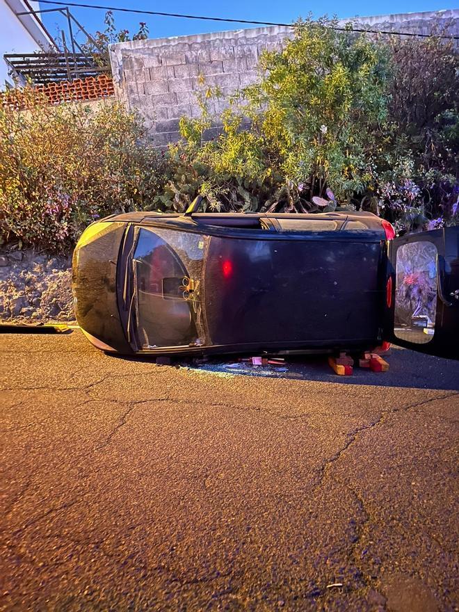 Vuelca un coche en Las Palmas de Gran Canaria (05/01/23)