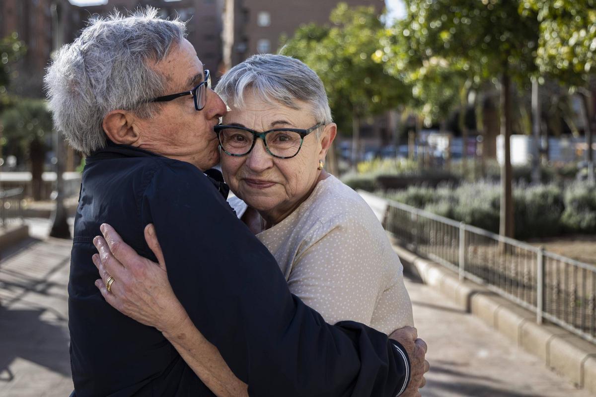 Amar con Alzheimer, Ángel y Elisa visibilizan su historia de amor y cuidados.