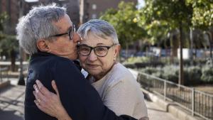 Ángel y Elisa explican cómo se vive el amor con Alzheimer.