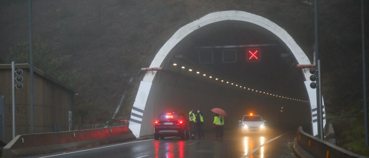 El túnel de A Cañiza, cerrado desde el 25 de enero por el incendio de un camión.
