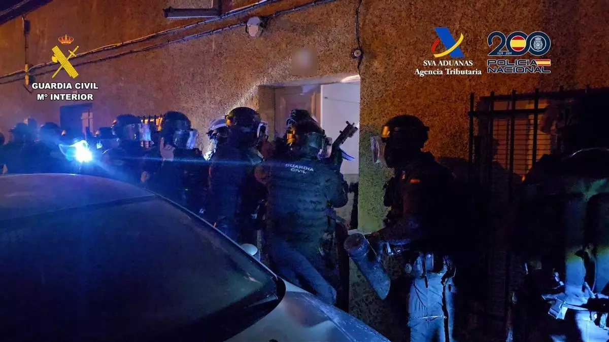 Una escopeta, 5.000 plantas de marihuana y 15.000 euros en efectivo: así ha sido el golpe antidroga en Marinaleda