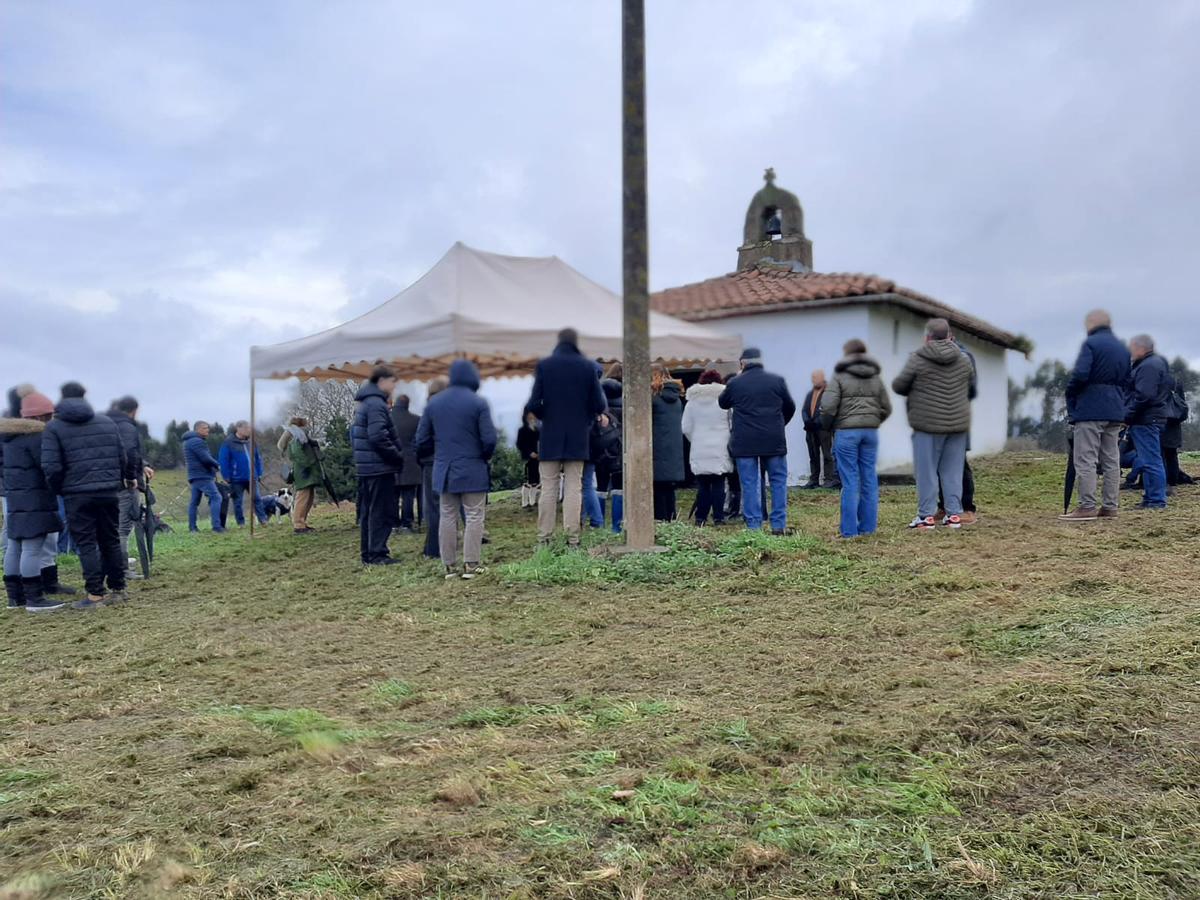 Robledo, en Llanera, bendice a sus mascotas por San Antón