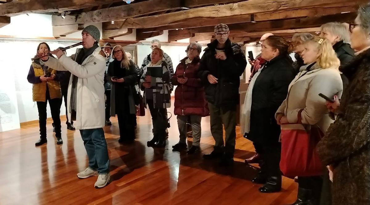 Un momento durante la interpretación conjunta en homenaje a Miguel Manzano en el Castillo de Puebla.  | A. SAAVEDRA