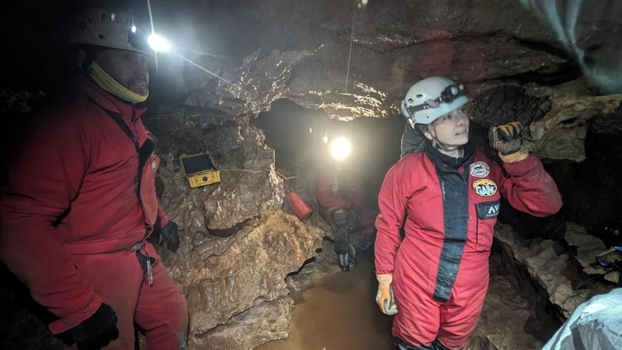 Vídeo | Así han explorado el entramado de cuevas de Los Chorros del río Mundo