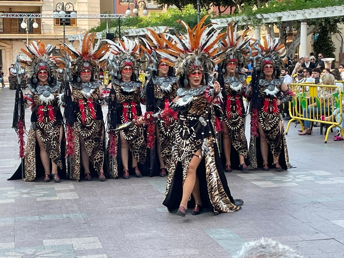 Una de las comparsas que participó en el desfile del sábado.