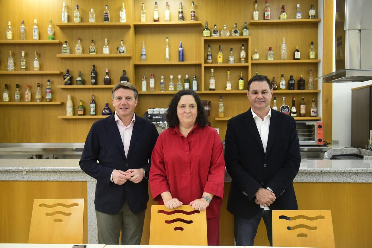 José Luis Álvarez Almeida, Belén do Campo y Héctor Cañete en la presentación del curso.