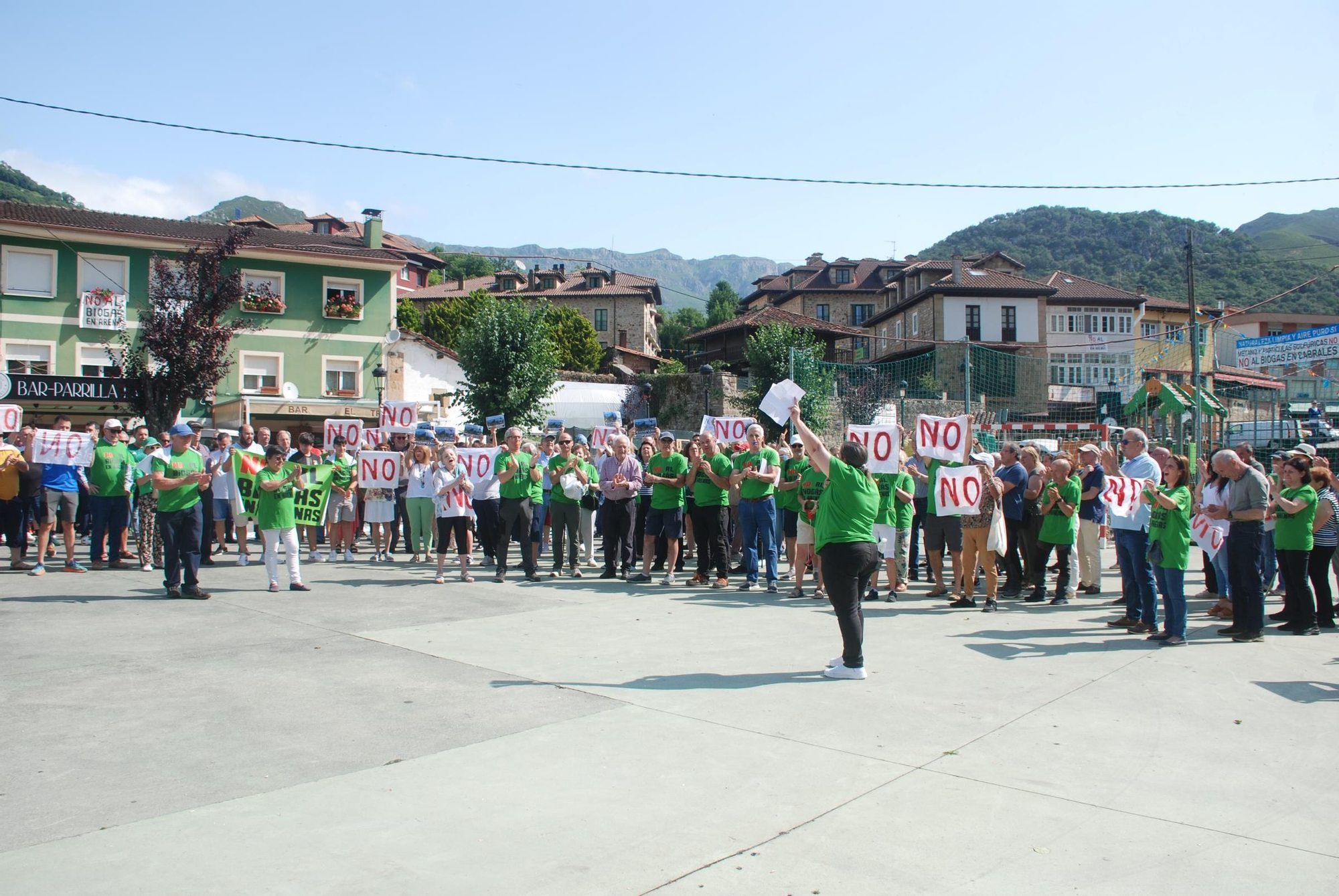 Manifestación contra la planta de biogás en Arenas de Cabrales