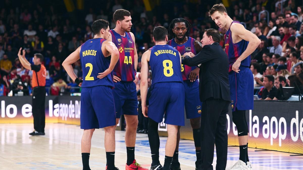 Xavi Pascual, dando instrucciones a sus jugadores