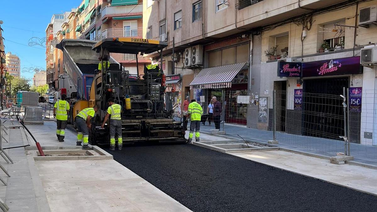 Trabajos de asfaltado en la calle San Mateo