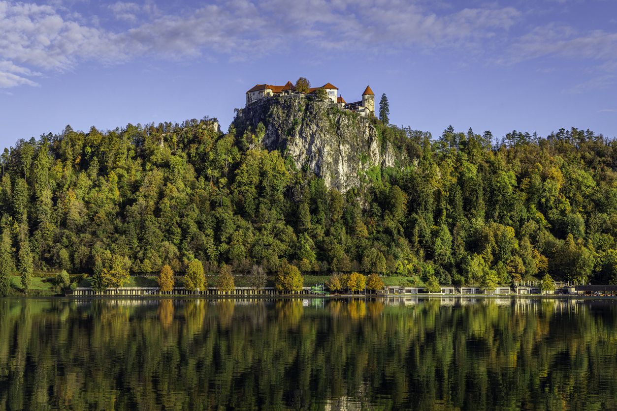 El Castillo de Bled se eleva por encima del lago
