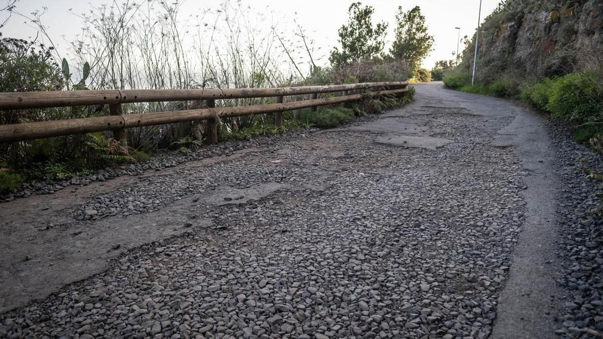 Carretera de acceso a la Mesa Mota.