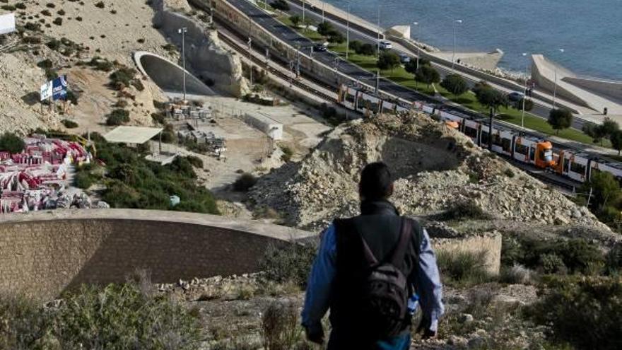 El túnel del tranvía en la Serra Grossa, con las obras paralizadas desde el año 2011