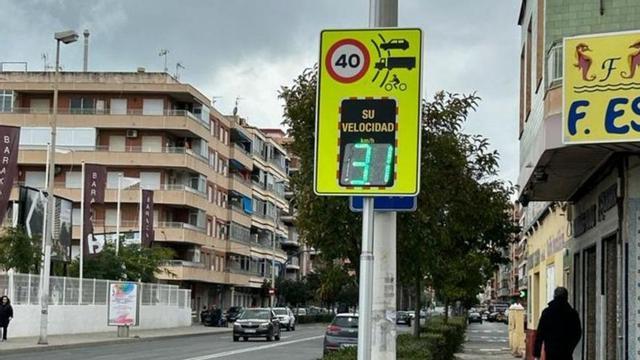 Uno de los radares pedagógicos en Gregorio Marañón. | INFORMACIÓN
