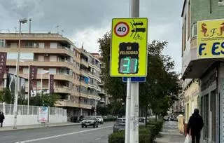Torrevieja instala radares pedagógicos para que los conductores "levanten el pie" en el casco urbano