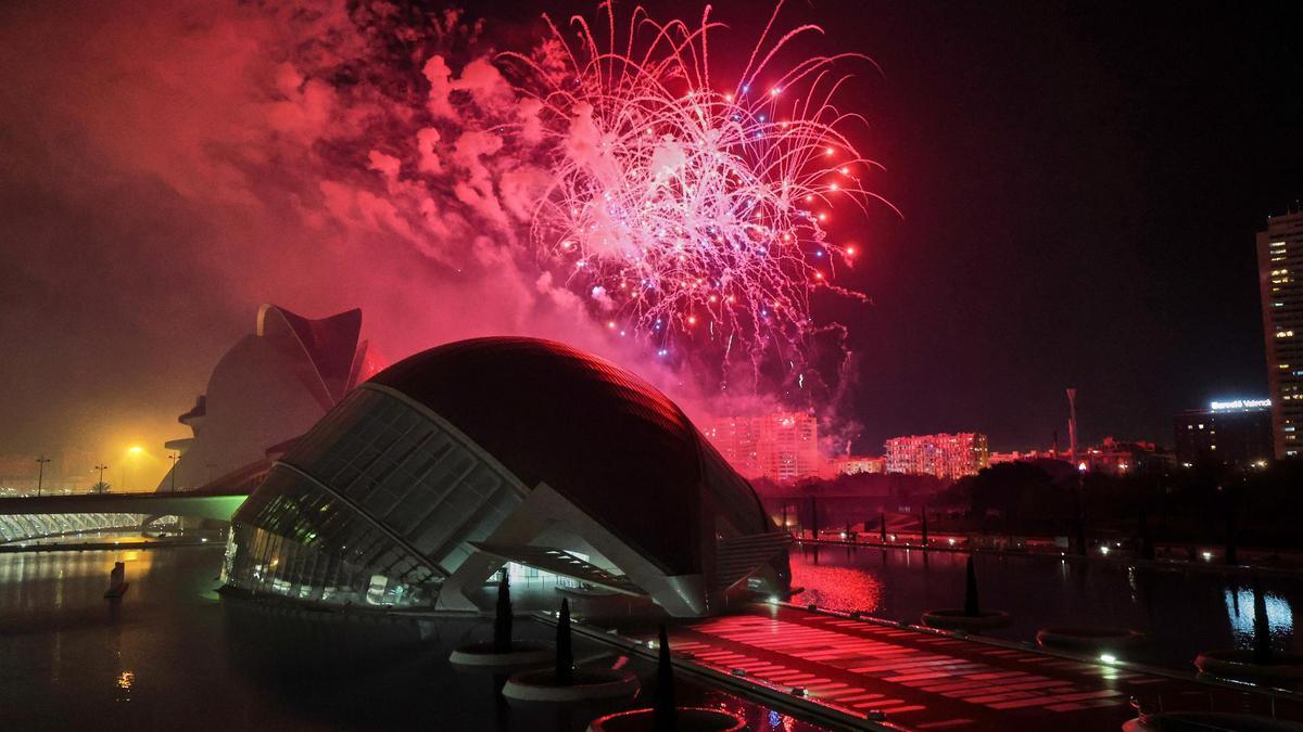 Nit del Foc de 2023, que se disparó por primera vez junto al Palau de les Arts.