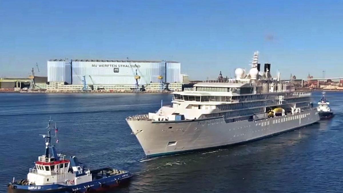 El “Crystal Endeavor”, durante las pruebas de mar.  