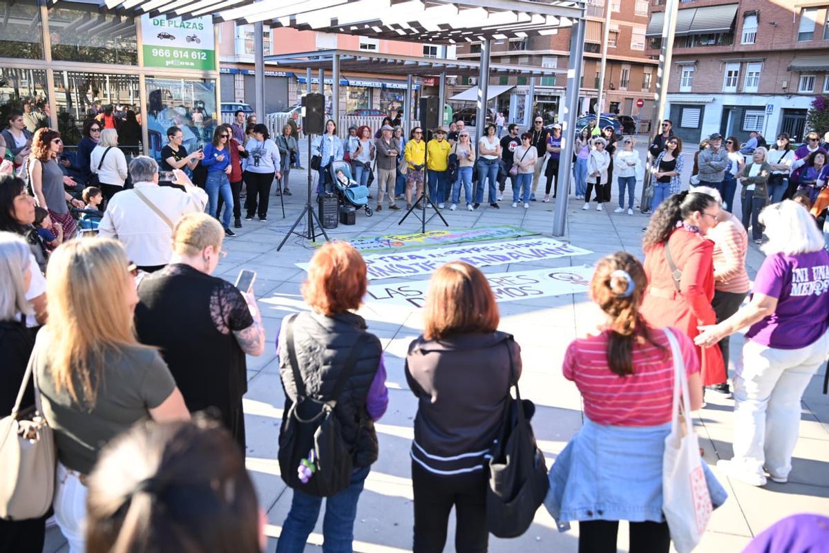 Así ha sido la protesta de 24 colectivos en Elche contra la moción antiaborto de Vox apoyada por PP Así ha sido la protesta de 24 colectivos en Elche contra la moción antiaborto de Vox apoyada por PP