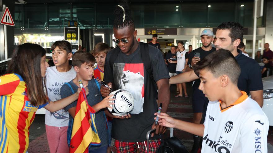 Batshuayi aterriza en València