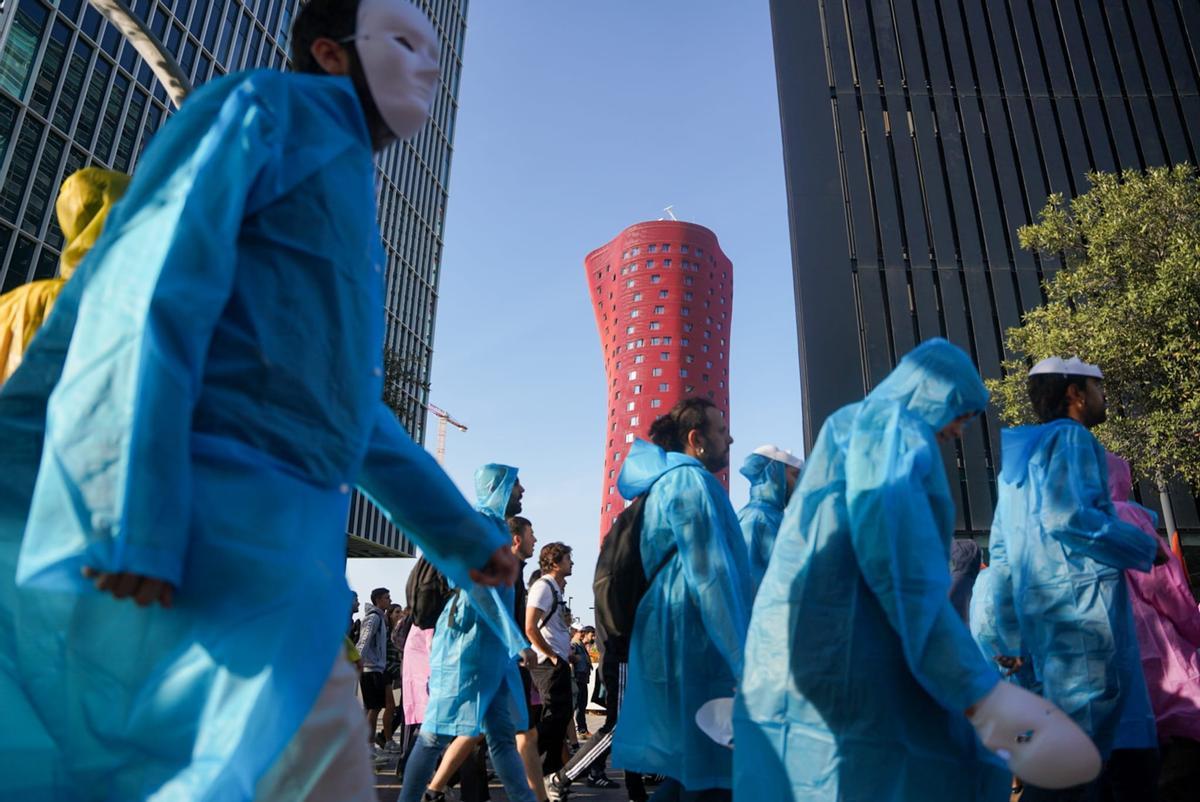 La feria inmobiliaria The District de Barcelona abre entre protestas de activistas