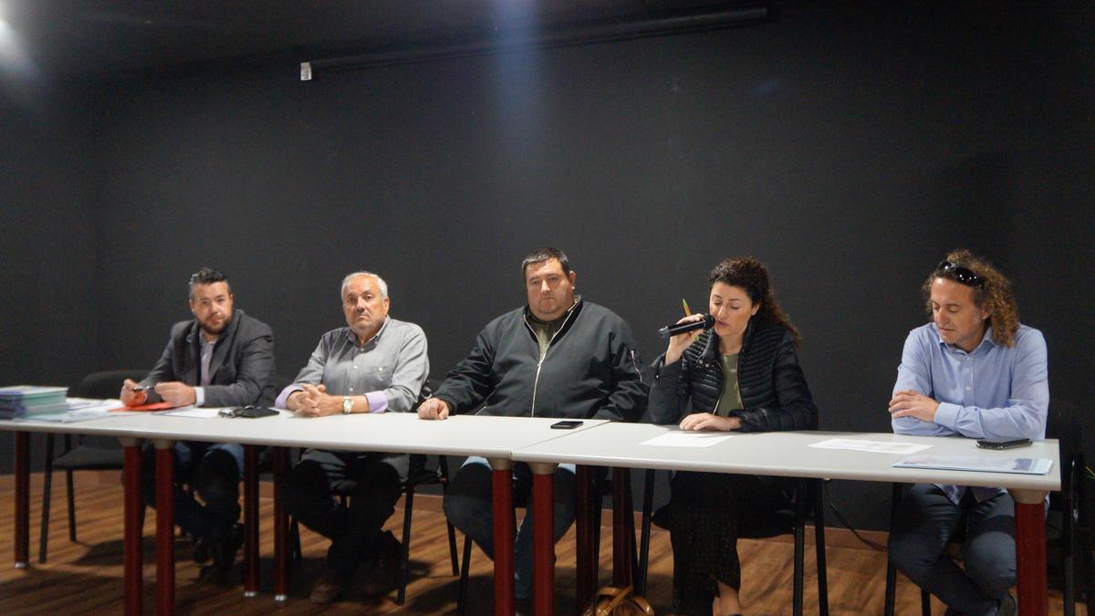 De izquirda a derecha: Pep Servera, Turismo Son Servera; Natalia Troya, Alcaldesa de Son Servera; Pep Jaume, alcalde de Sant Llorenç; Nicolau Bordal, Presidente Delegado del Consorci de Turisme de Son Servera i Sant Llorenç des Cardassar; Carlos González, Técnico calidad AETIB.