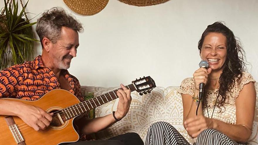 Ritmos latinoamericanos con Mari Selva y Javier Bruhn, en la terraza de Rosanas