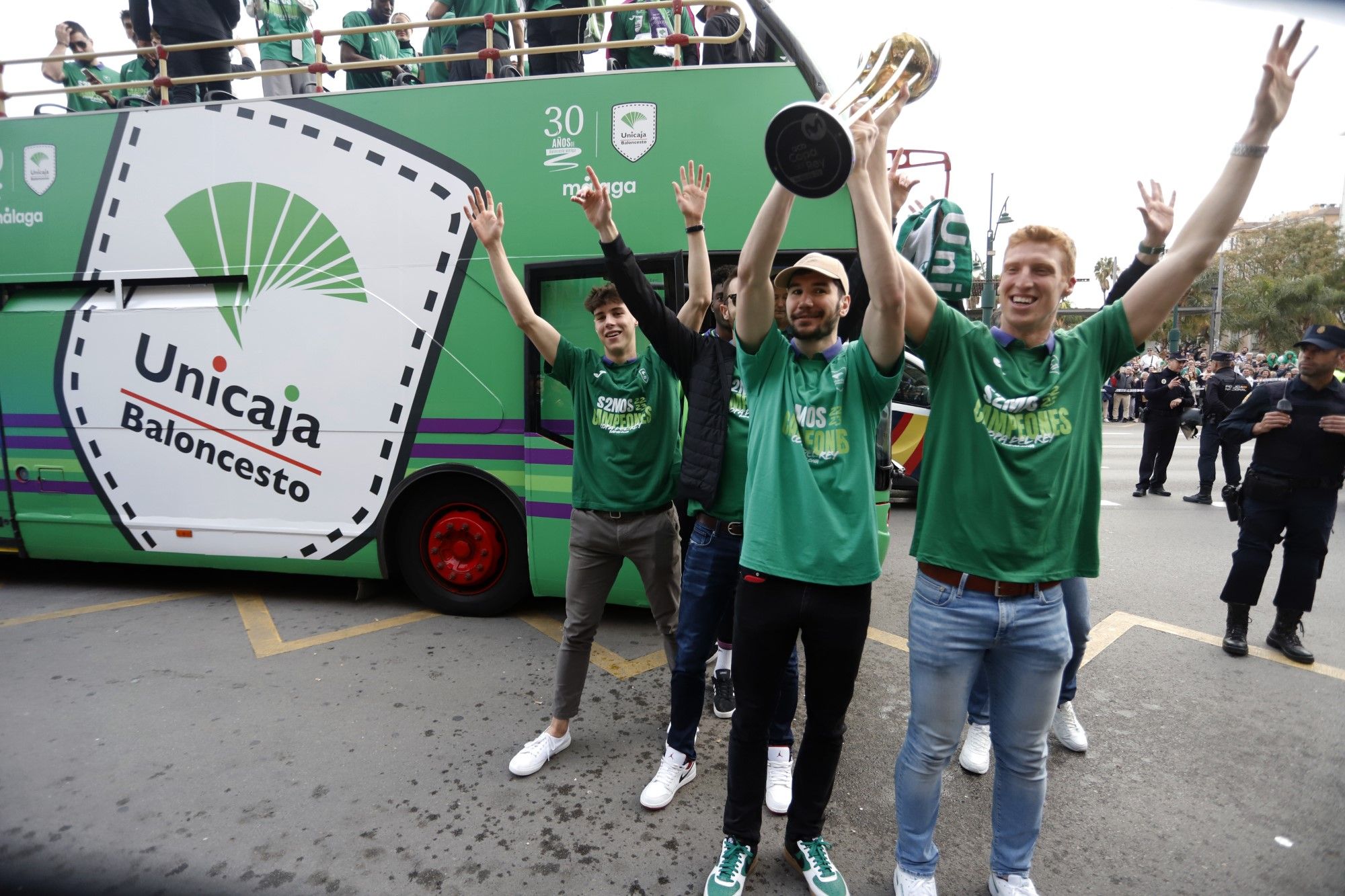 La fiesta del Unicaja, campeón de la Copa del Rey, por las calles de Málaga