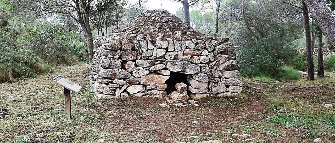 Una &#039;barraca de curucull&#039; ya rehabilitada y que puede ser visitada.