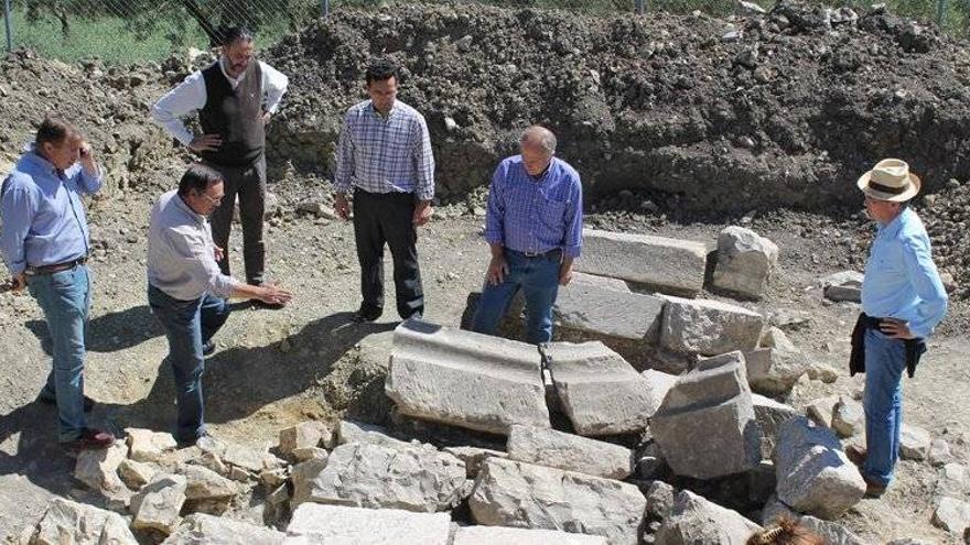 Descubierta una gran necrópolis en el parque de Torreparedones