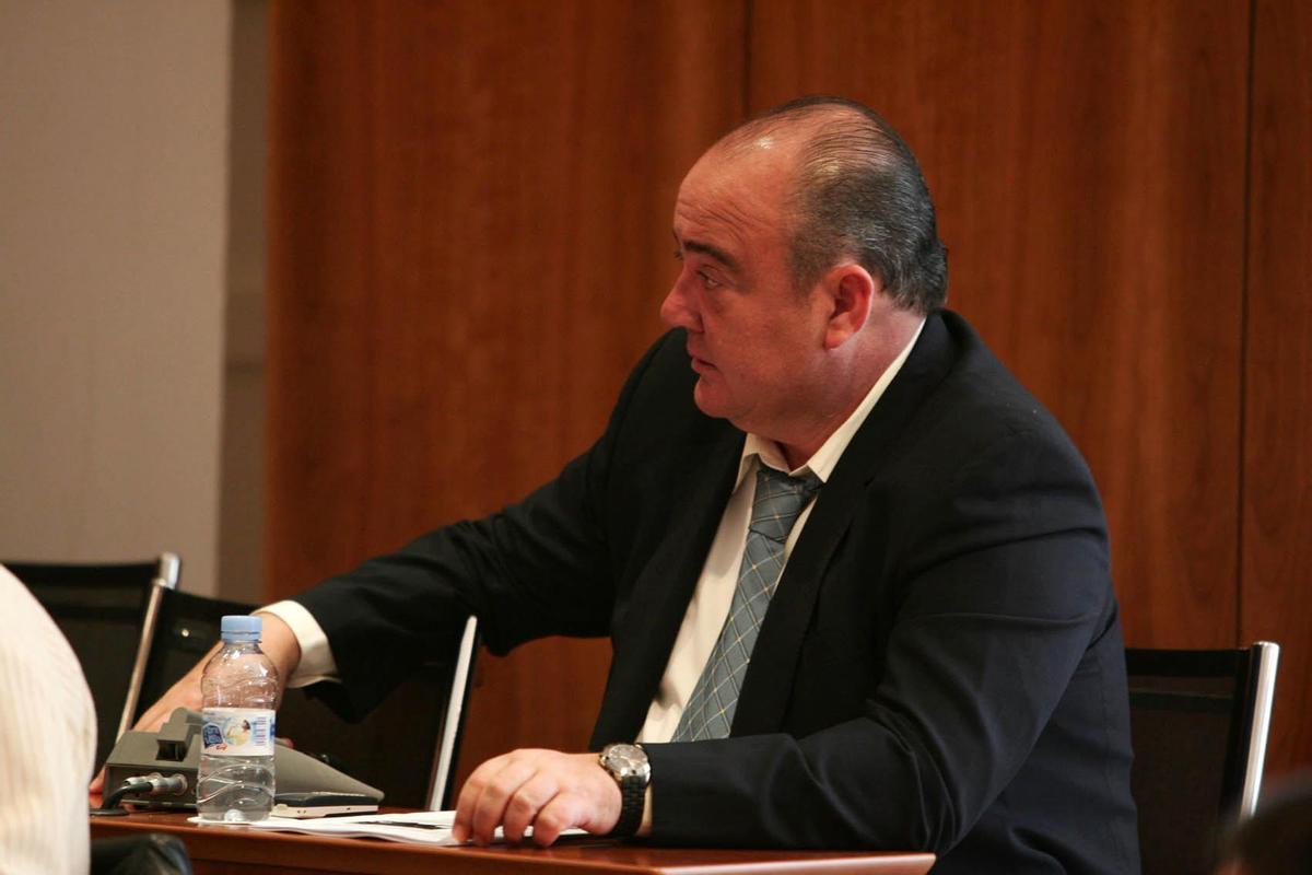 Isidro Hérnandez, en un pleno, en el periodo en el que fue concejal socialista de Orihuela entre 2003 y 2007