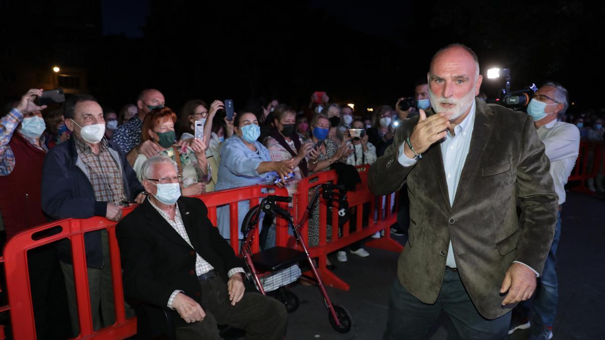 José Andrés, aclamado en Mieres, en su ruta didáctica por Asturias de la mano de los Premios Princesa