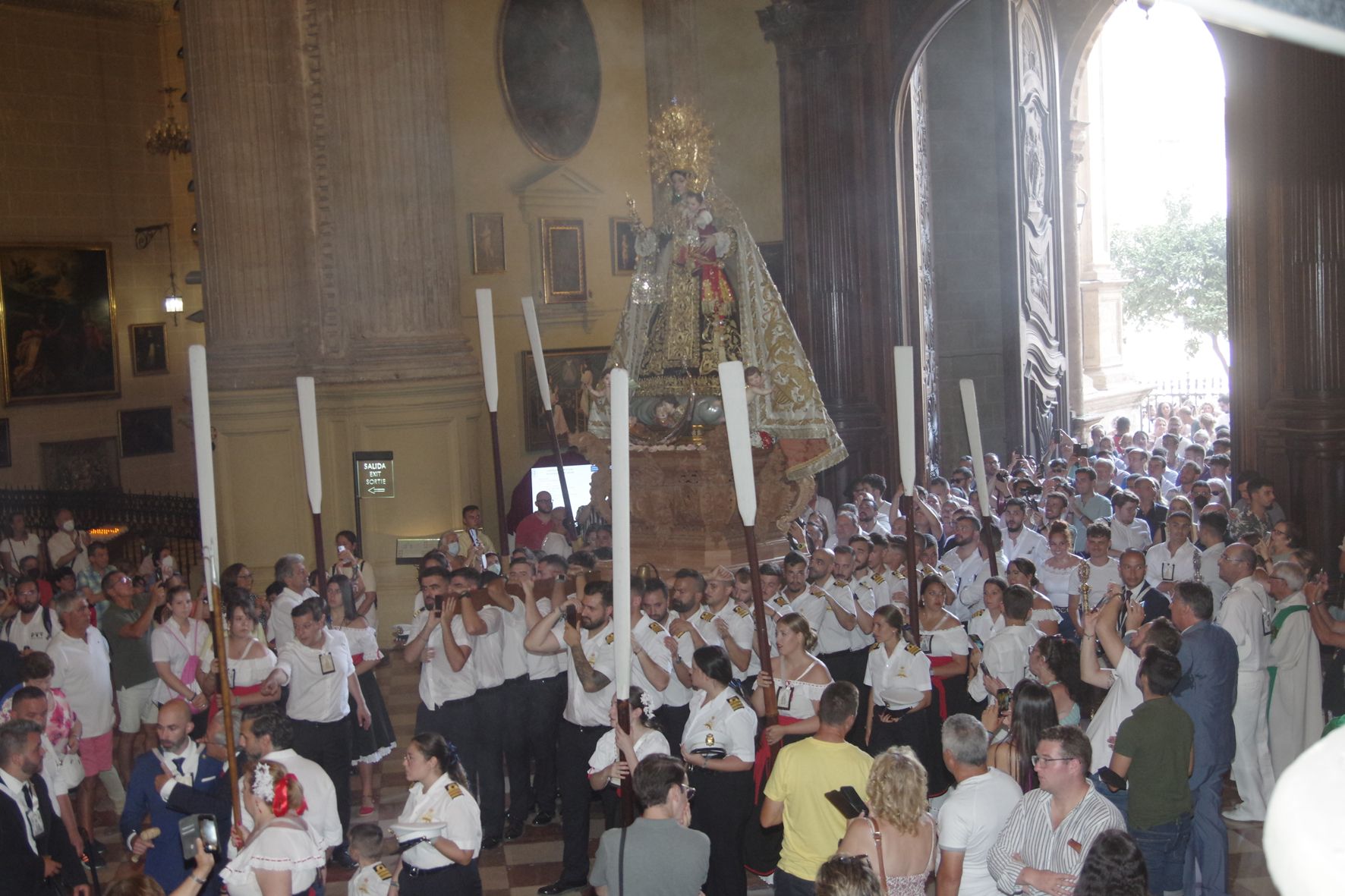 Traslado de regreso a la Catedral de la Virgen del Carmen del Perchel