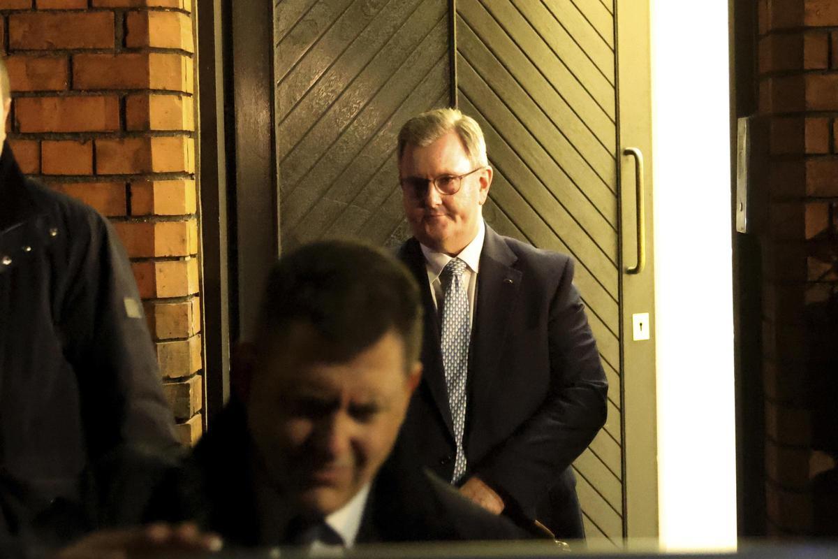 El cap unionista nord-irlandès dimiteix després de ser acusat de delictes sexuals