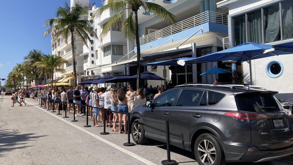 Alta presencia policial en Miami Beach.