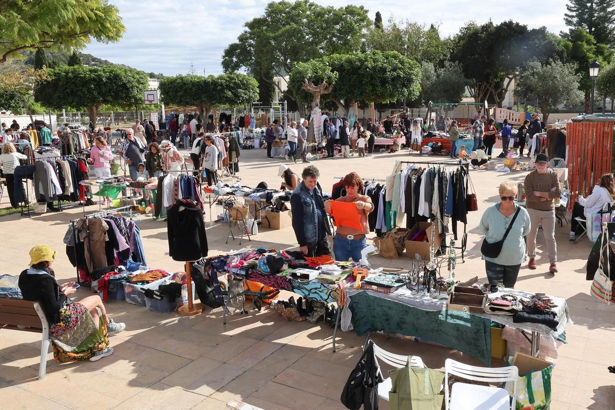 Galería de imágenes: feria de artículos de segunda mano en Jesús