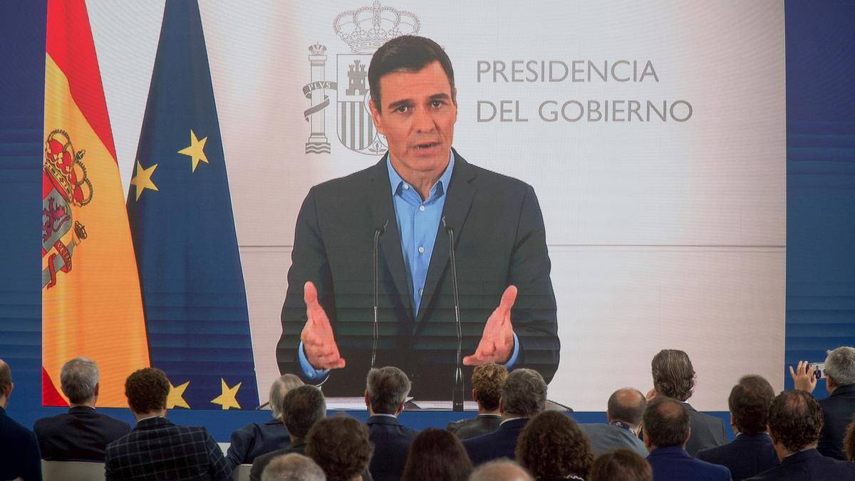 El presidente del Gobierno, Pedro Sánchez, interviene por videoconferencia en el Foro la Toja, en el Gran Hotel La Toja, a 1 de octubre de 2022, en Illa da Toxa, O Grove, Pontevedra, Galicia (España).