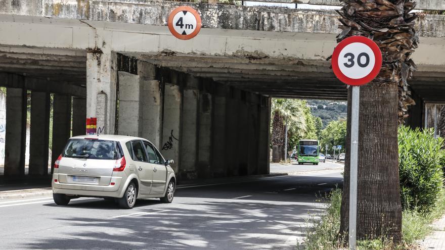 La avenida de la Hispanidad y Rodríguez de Ledesma de Cáceres mejoran sus acerados