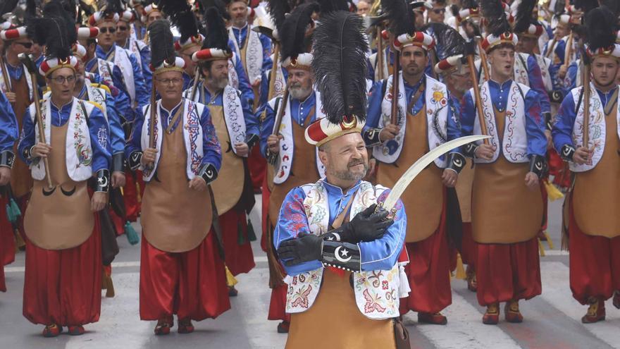 Más de 10.000 festeros participan en la Gran Entrada de los Moros y Cristianos de Villena