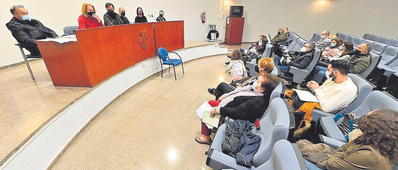 Aniukcas ha celebrado una reunión de urgencia para plantear gestiones para traer a Castellón a los niños de acogida.