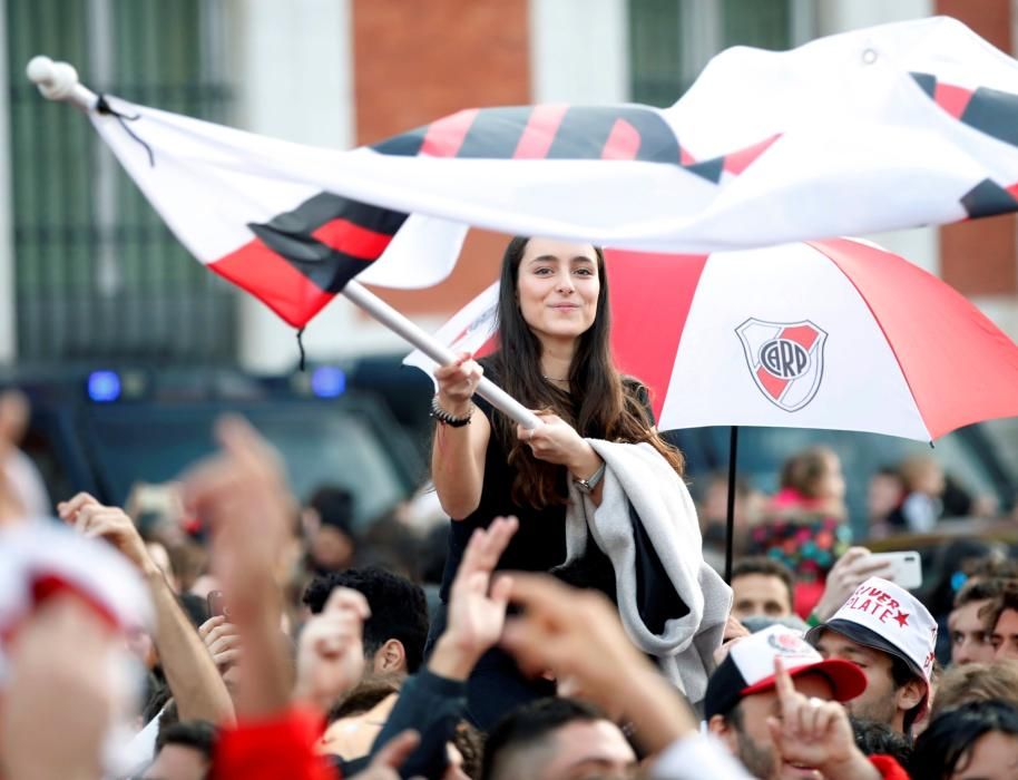 Las aficiones de River y Boca llenan Madrid